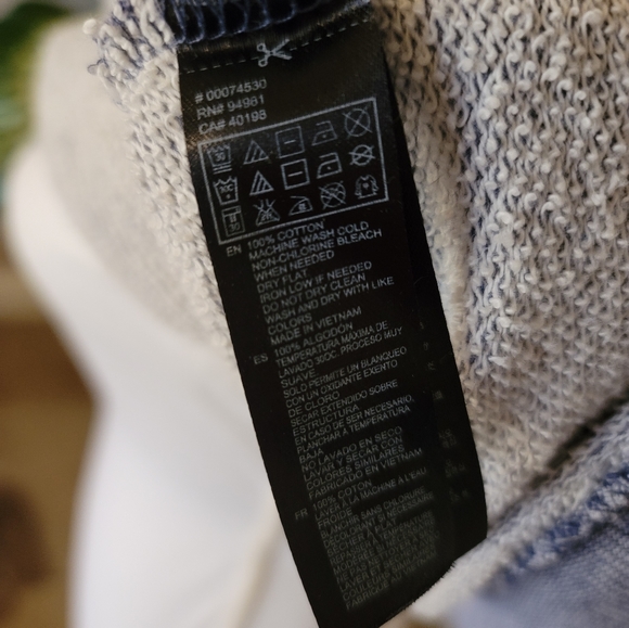 Cropped Sweatshirt - Picture 6 of 8